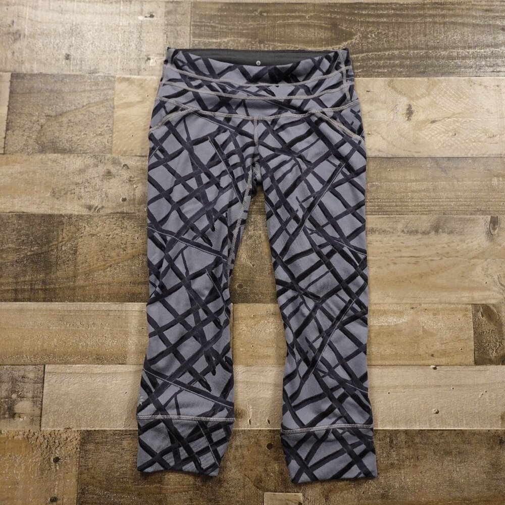Athleta Printed Capri Leggings Women’s XXS Gray Black Patterned‎ 20” Inseam Yoga